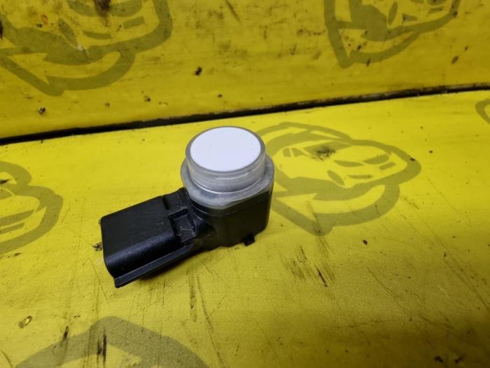 Usados Sensor PDC Renault Twingo III (AH) ZE R80 Precio € 25,00 Norma de margen ofrecido por autodemontage denollen