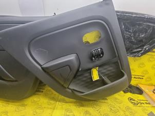 Usados Tapizado de puerta de 4 puertas izquierda detrás Renault Twingo III (AH) ZE R80 Precio € 60,00 Norma de margen ofrecido por de Nollen autorecycling