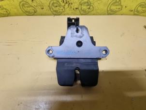 Used Tailgate lock mechanism Ford Focus 2 1.6 TDCi 16V 90 Price € 30,00 Margin scheme offered by de Nollen autorecycling