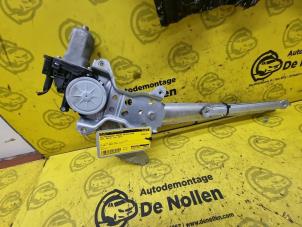 Używane Mechanizm szyby prawej przedniej wersja 4-drzwiowa Opel Agila (B) 1.2 16V Cena € 40,00 Procedura marży oferowane przez de Nollen autorecycling