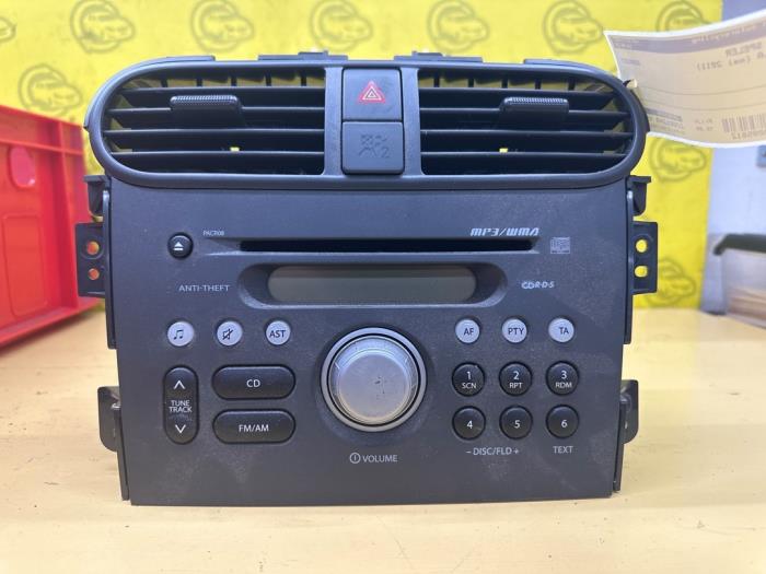 Radio CD player from a Opel Agila (B) 1.2 16V 2011