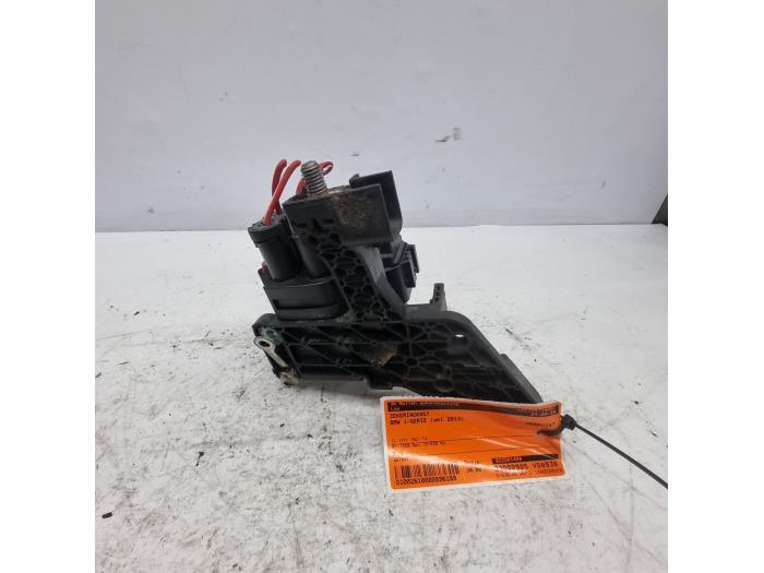 Begagnade Säkringsbox BMW 1 serie (F21) 116i 1.6 16V Pris € 30,00 Marginaltabell erbjuds av autodemontage denollen