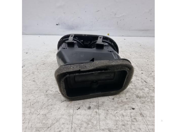Dashboard vent from a Volkswagen Tiguan (5N1/2) 2.0 TSI 16V 4Motion 2012