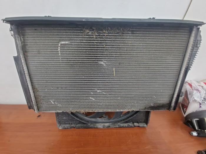 Usagé Radiateur BMW 1 serie (F21) 116i 1.5 TwinPower 12V Prix sur demande proposé par autodemontage denollen