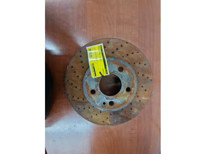 Front brake disc from a Mercedes-Benz B (W246,242) 1.5 B-180 CDI 16V 2015
