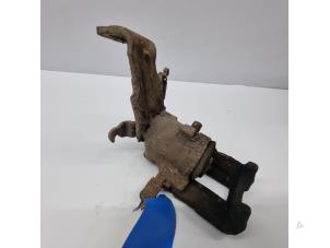 Used Rear brake calliper, right Nissan Almera (N16) 1.8 16V Price € 50,00 Margin scheme offered by de Nollen autorecycling