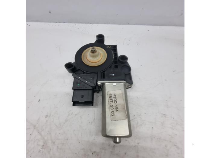 Usados Motor de ventanilla de puerta Fiat Croma (194) 2.2 MPI 16V Precio € 50,00 Norma de margen ofrecido por autodemontage denollen