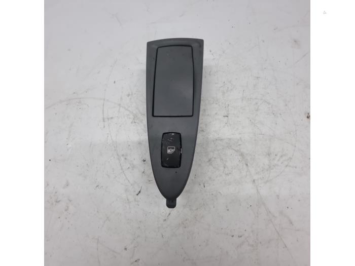 Usados Interruptor de ventanilla eléctrica Fiat Croma (194) 2.2 MPI 16V Precio € 20,00 Norma de margen ofrecido por autodemontage denollen
