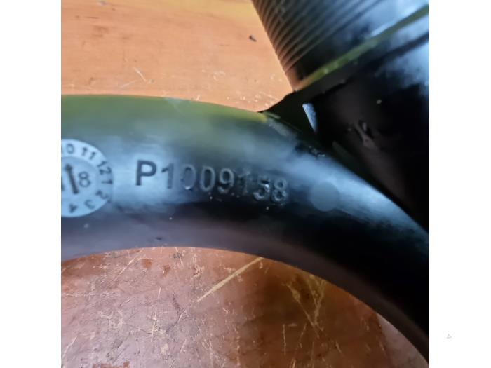 Water hose connection from a Mercedes-Benz A (177.0) 1.5 A-180d 2018