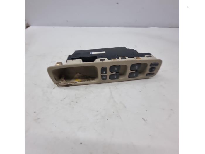 Usados Interruptor de ventanilla eléctrica Volvo S80 (TR/TS) 2.8 T6 24V Precio € 40,00 Norma de margen ofrecido por autodemontage denollen