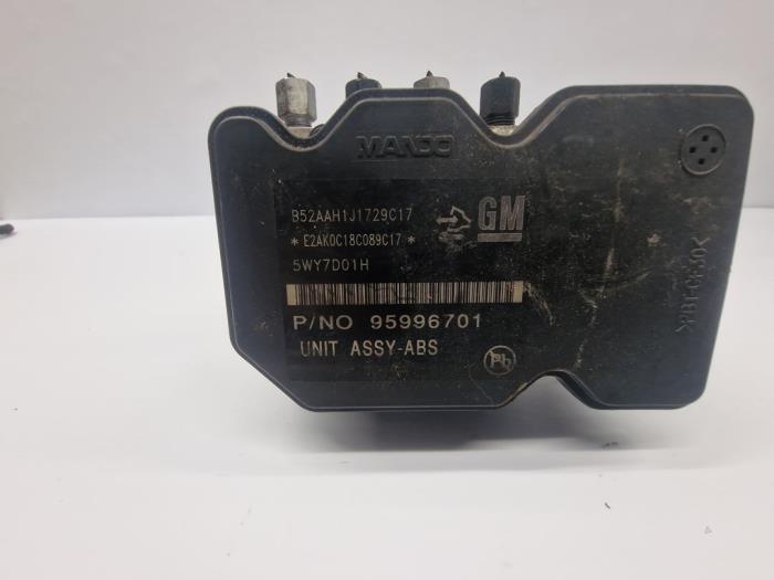 Begagnade ABS-pump Chevrolet Spark (M300) 1.0 16V Bifuel Pris € 71,00 Marginaltabell erbjuds av autodemontage denollen