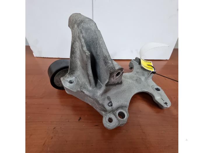 Usados Tensor correa múltiple Dacia Sandero II 0.9 TCE 12V Precio € 50,00 Norma de margen ofrecido por autodemontage denollen