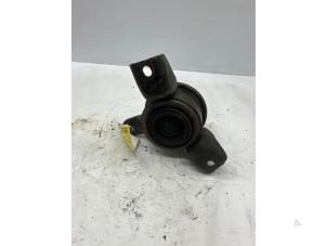 Engine mount from a Kia Venga 1.4 CVVT 16V 2011