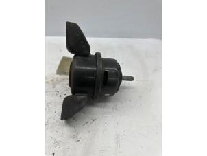 Engine mount from a Kia Venga 1.4 CVVT 16V 2011