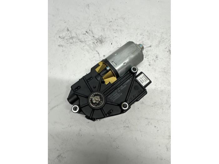 Używane Silnik szyberdachu Volvo V50 (MW) 2.4 D5 20V Autom.. Cena € 150,00 Procedura marży oferowane przez autodemontage denollen