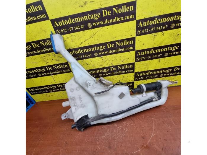 Używane Pompa spryskiwacza przód Austin Mini Open (R52) 1.6 16V Cooper S Cena € 40,00 Procedura marży oferowane przez autodemontage denollen
