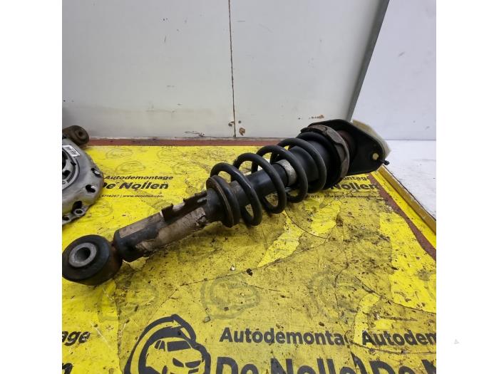 Używane Amortyzator prawy tyl Austin Mini Open (R52) 1.6 16V Cooper S Cena € 50,00 Procedura marży oferowane przez autodemontage denollen