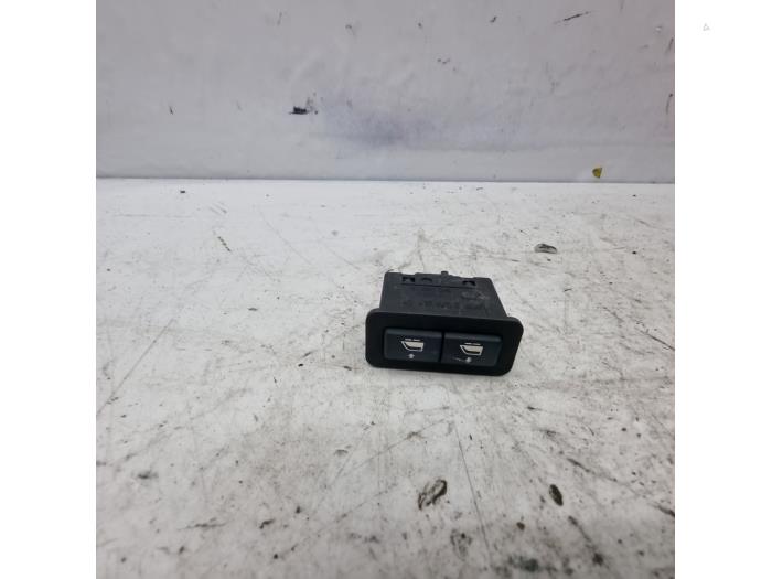 Usados Interruptor de ventanilla eléctrica Austin Mini Open (R52) 1.6 16V Cooper S Precio € 15,00 Norma de margen ofrecido por autodemontage denollen