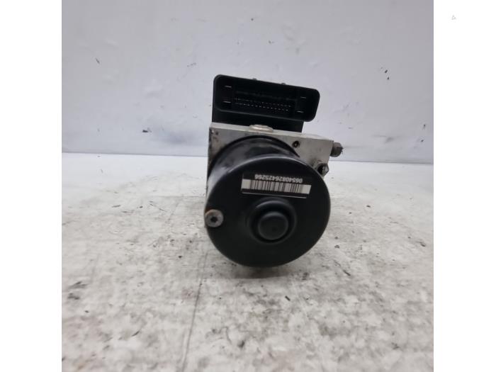 Usagé Pompe ABS Volvo V50 (MW) 1.6 16V Prix € 38,00 Règlement à la marge proposé par autodemontage denollen
