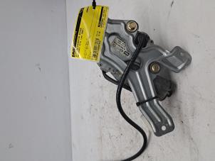 Usagé Moteur essuie-glace arrière Mercedes Vito (638.1/2) 2.3 108D Prix € 75,00 Règlement à la marge proposé par de Nollen autorecycling