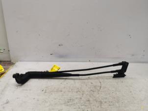 Used Front wiper arm Peugeot 108 1.0 12V VVT-i Price € 35,00 Margin scheme offered by de Nollen autorecycling