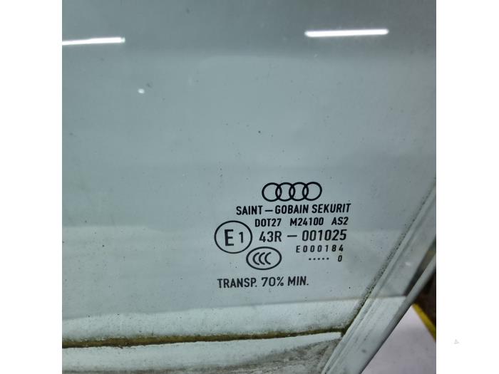 Türscheibe 4-türig links vorne van een Audi A3 Sportback (8VA/8VF) 1.5 30 g-tron 16V 2020