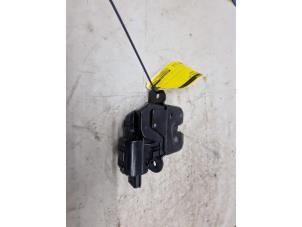 Used Tailgate lock mechanism Renault Zoé (AG) R135 Price € 25,00 Margin scheme offered by de Nollen autorecycling