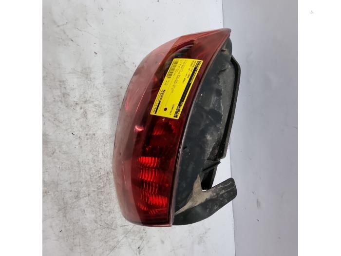 Rücklicht links van een Peugeot 407 (6D) 1.8 16V 2004