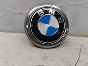 Używane Uchwyt tylnej klapy BMW 1 serie (F20) 116d 1.5 12V TwinPower Cena € 25,00 Procedura marży oferowane przez de Nollen autorecycling
