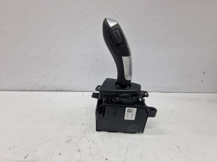 Automatic gear selector from a BMW 1 serie (F20) 116d 1.5 12V TwinPower 2017