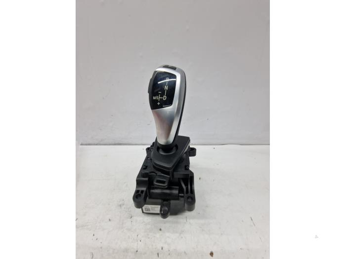 Automatic gear selector from a BMW 1 serie (F20) 116d 1.5 12V TwinPower 2017