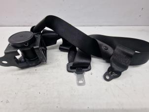 Used Rear seatbelt, right BMW 1 serie (F20) 116d 1.5 12V TwinPower Price € 25,00 Margin scheme offered by de Nollen autorecycling