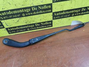 Used Front wiper arm BMW 1 serie (F20) 116d 1.5 12V TwinPower Price € 15,00 Margin scheme offered by de Nollen autorecycling