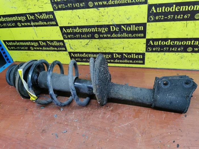 Front shock absorber rod, left from a Renault Clio (B/C57/357/557/577) 1.2 Eco Kat. 1998