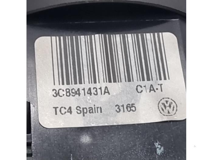 Licht Schalter van een Volkswagen Tiguan (5N1/2) 2.0 TDI 16V Blue Motion 2016