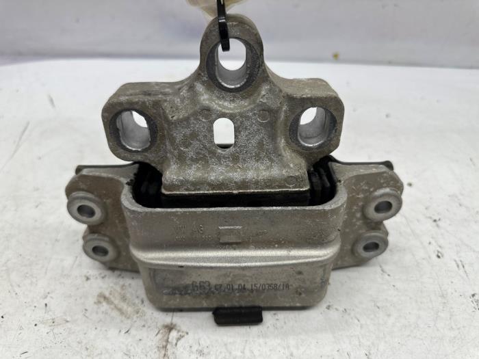 Engine mount from a Seat Altea XL (5P5) 2.0 TDI 16V 2015