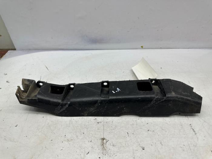 Rear bumper bracket, left from a Seat Altea XL (5P5) 2.0 TDI 16V 2015