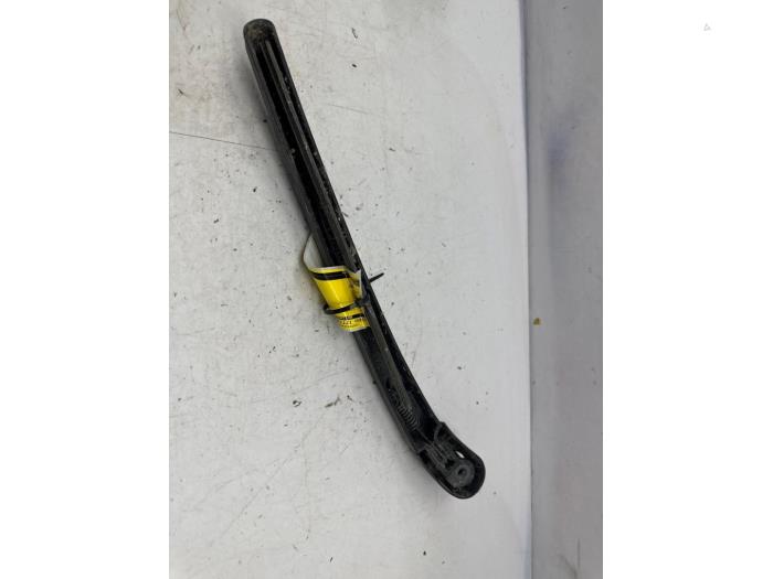Rear wiper arm from a Seat Altea XL (5P5) 2.0 TDI 16V 2015