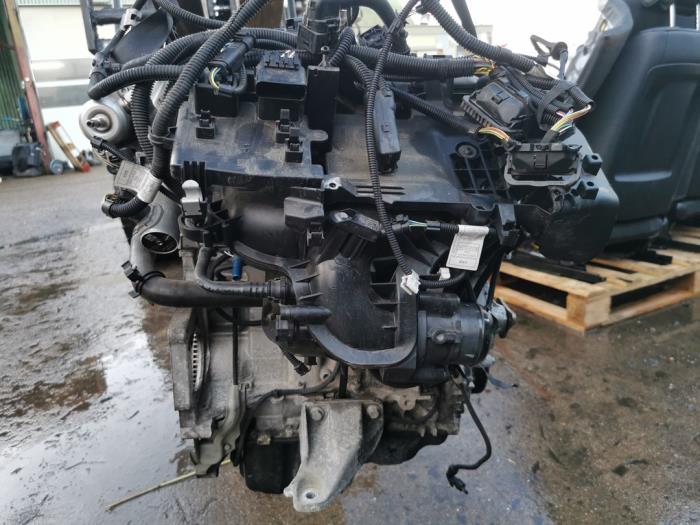 Engine from a BMW 1 serie (F21) 116i 1.6 16V 2013