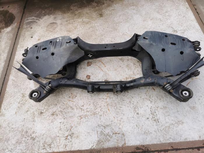 Usados Subchasis BMW 1 serie (F21) 116i 1.6 16V Precio € 100,00 Norma de margen ofrecido por autodemontage denollen