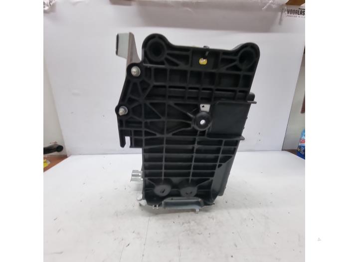 Begagnade Batterilåda Mazda CX-3 (DJ/DK) 2.0 SkyActiv-G 120 Pris € 30,00 Marginaltabell erbjuds av autodemontage denollen