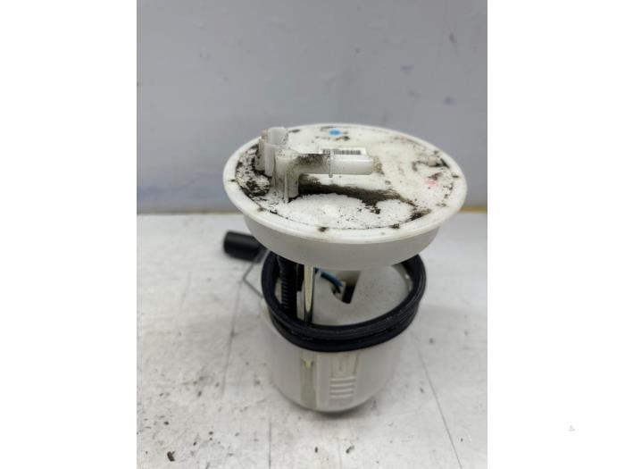Electric fuel pump from a Mazda CX-3 2.0 SkyActiv-G 120 2017