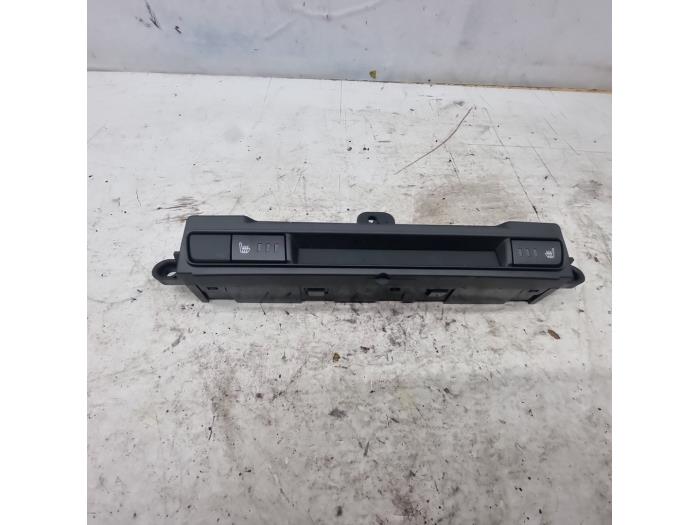 Begagnade Innerdisplay Mazda CX-3 (DJ/DK) 2.0 SkyActiv-G 120 Pris € 49,99 Marginaltabell erbjuds av autodemontage denollen