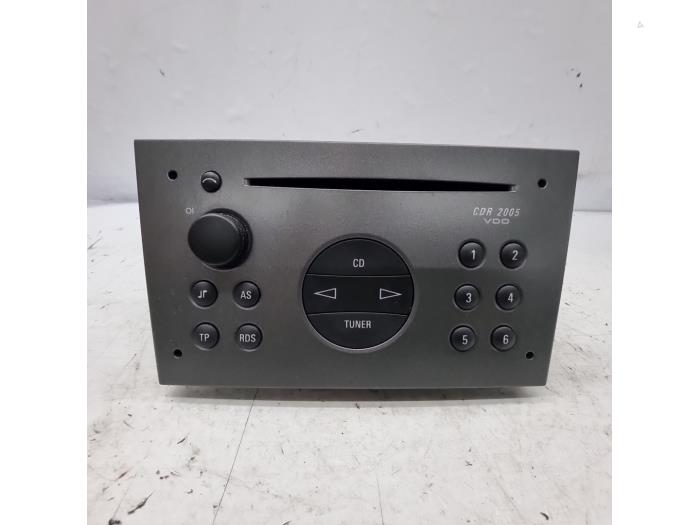 Radio CD player from a Opel Vectra C GTS 1.8 16V 2004