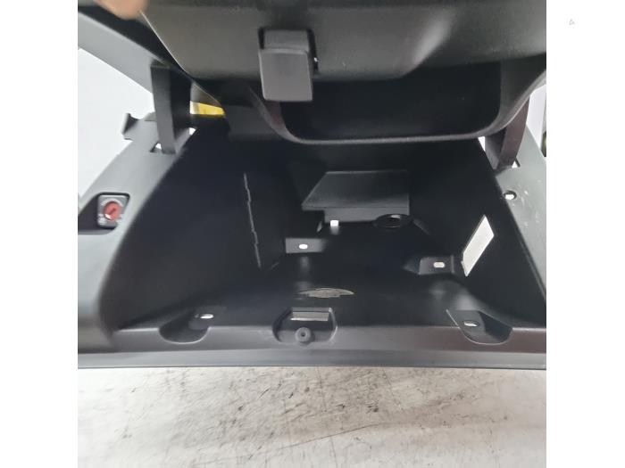Glovebox from a Peugeot 208 I (CA/CC/CK/CL) 1.0 Vti 12V PureTech 2015