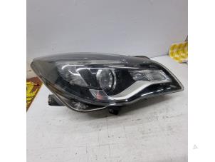 Used Headlight, right Opel Insignia 1.6 CDTI 16V Price € 375,00 Margin scheme offered by de Nollen autorecycling