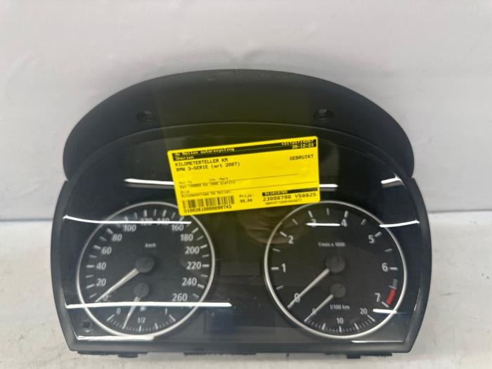 Odometer KM from a BMW 3 serie (E90) 320i 16V 2007