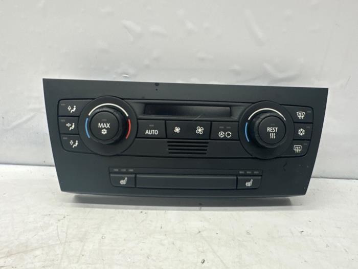 Heater control panel from a BMW 3 serie (E90) 320i 16V 2007