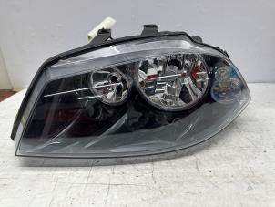 Używane Reflektor lewy Seat Ibiza III (6L1) 1.2 12V Cena € 45,00 Procedura marży oferowane przez de Nollen autorecycling