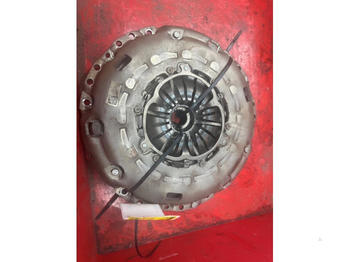 Usagé Kit embrayage (complet) Volkswagen Tiguan (5N1/2) 2.0 TDI 16V Blue Motion Prix € 75,00 Règlement à la marge proposé par autodemontage denollen